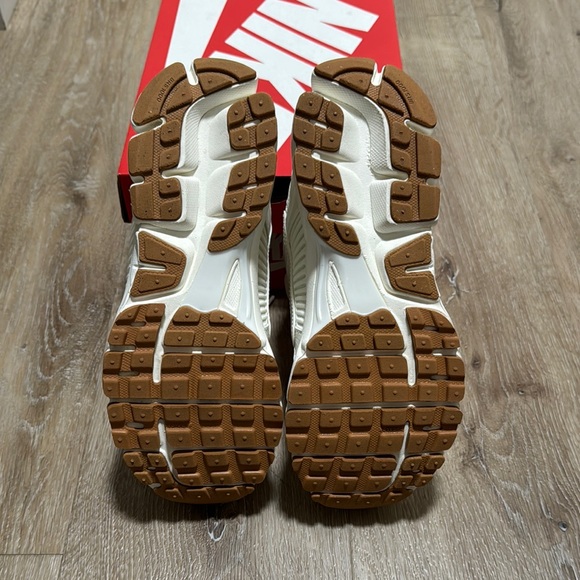 W Nike Zoom Vomero 5 - Picture 11 of 12